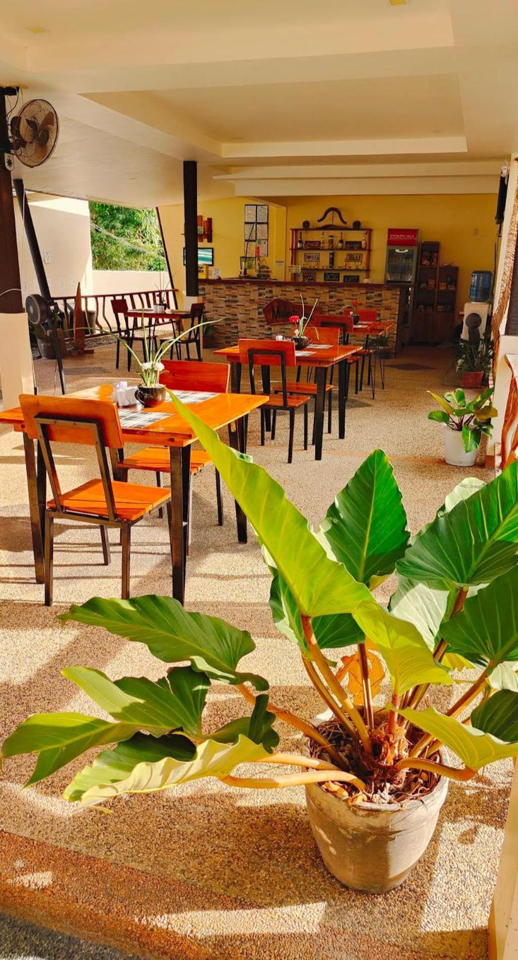 Midnite Inn بنغلاو المظهر الخارجي الصورة